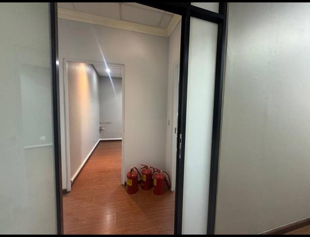 BUSINESS PROPERTY TO RENT IN HUMEWOOD